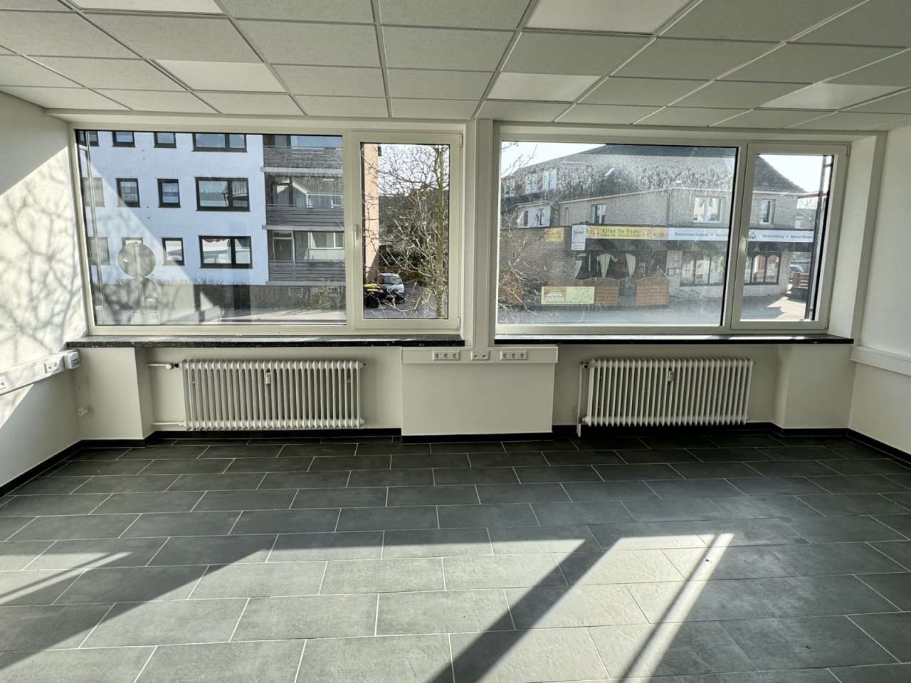 großes Büro 