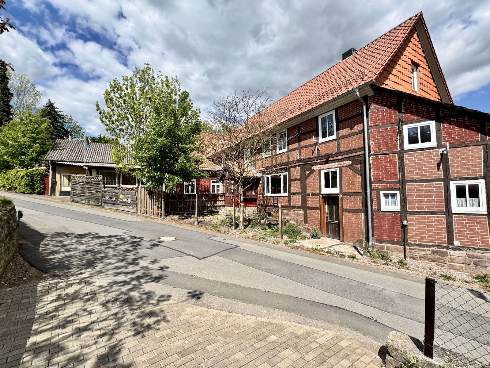 vielseitiges Fachwerkhaus mit Halle und Fernblick vielseitiges Fachwerkhaus mit Halle und Fernblick